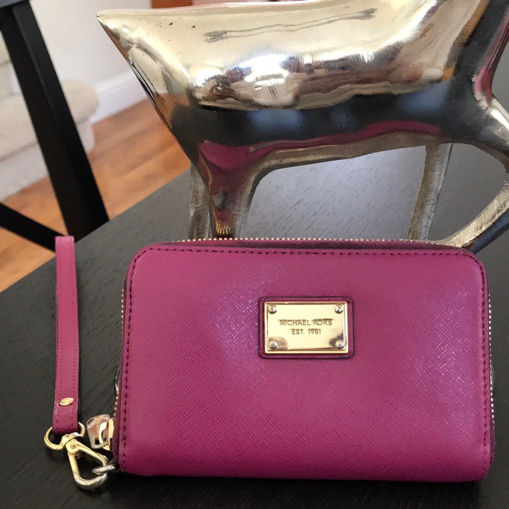 Michael Kors fushsia wristlet phone & card holder